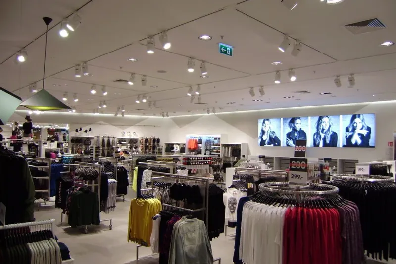 H&M Avion Brno
