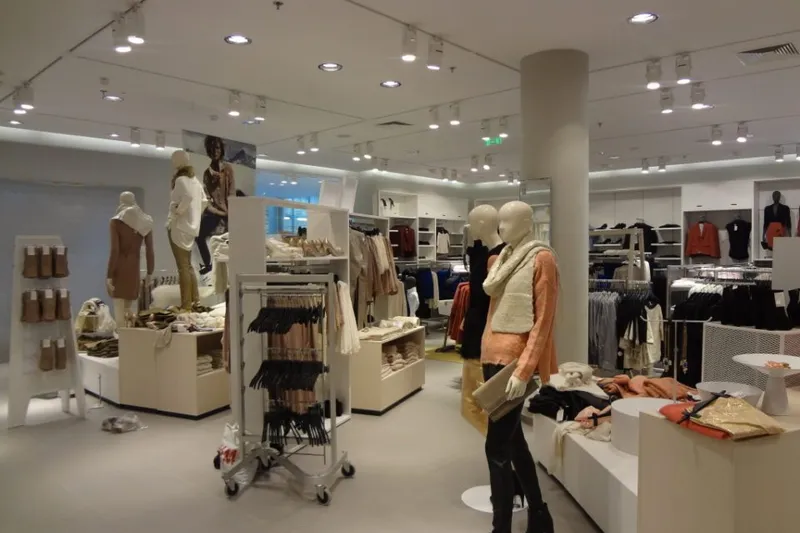 H&M – OC Breda&Weinstein
