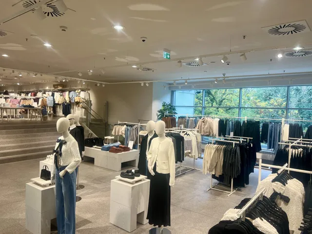 H&M OC FLORA Praha