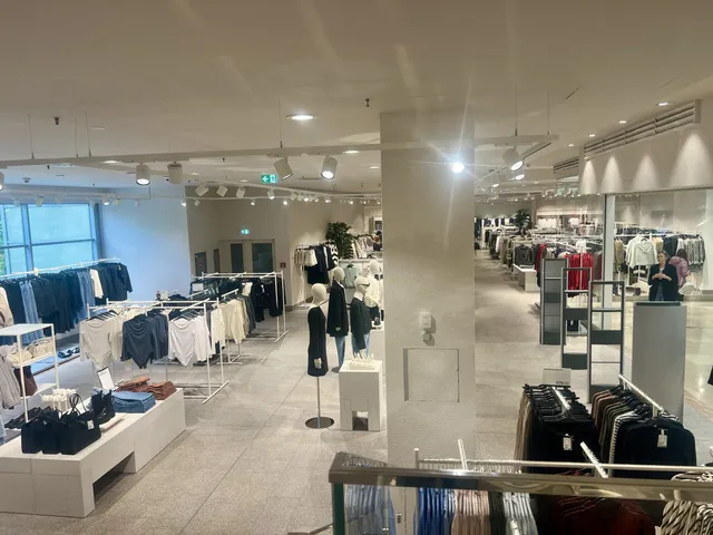 H&M OC FLORA Praha