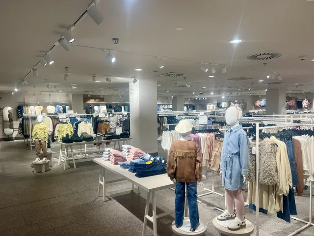 H&M OC FLORA Praha