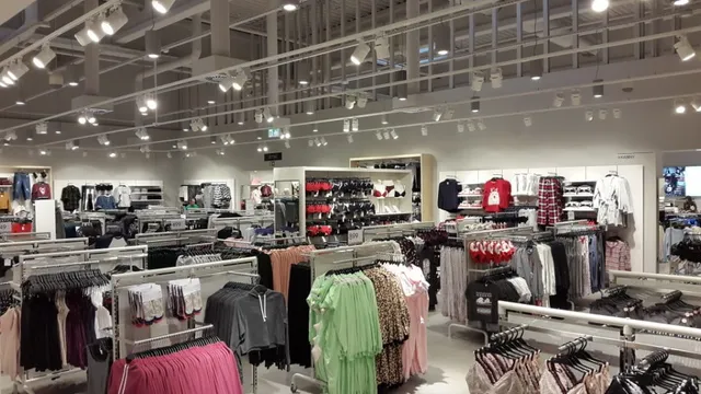 H&M Tesco Plzeň