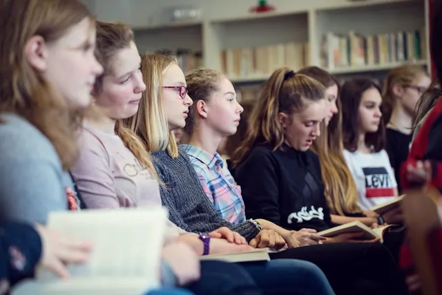 Hrdý Budžes jde do světa aneb podporujeme vzdělání